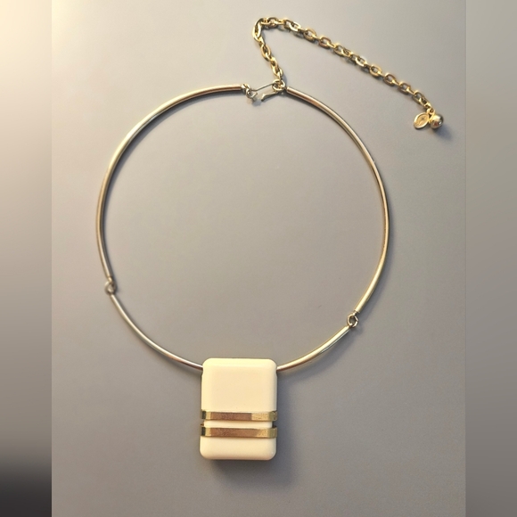 Vintage Avon Necklace - Picture 3 of 6